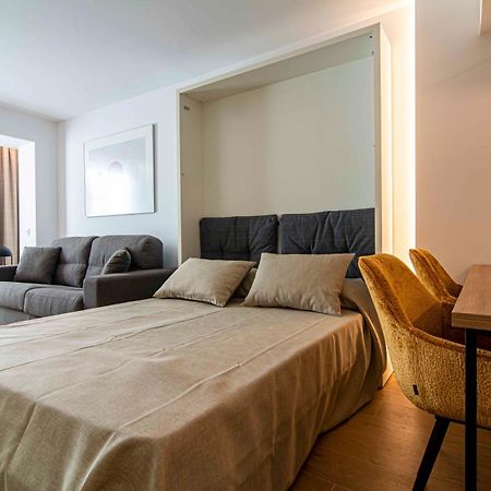 Apartamentos 1 Abril มาลากา ภายนอก รูปภาพ