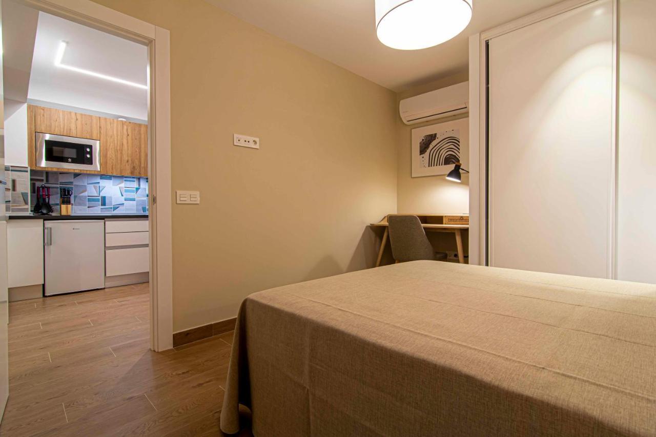 Apartamentos 1 Abril มาลากา ภายนอก รูปภาพ