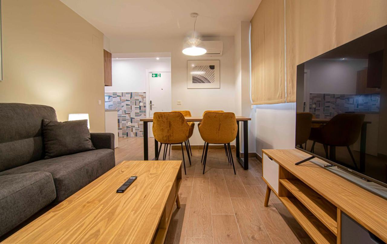 Apartamentos 1 Abril มาลากา ภายนอก รูปภาพ