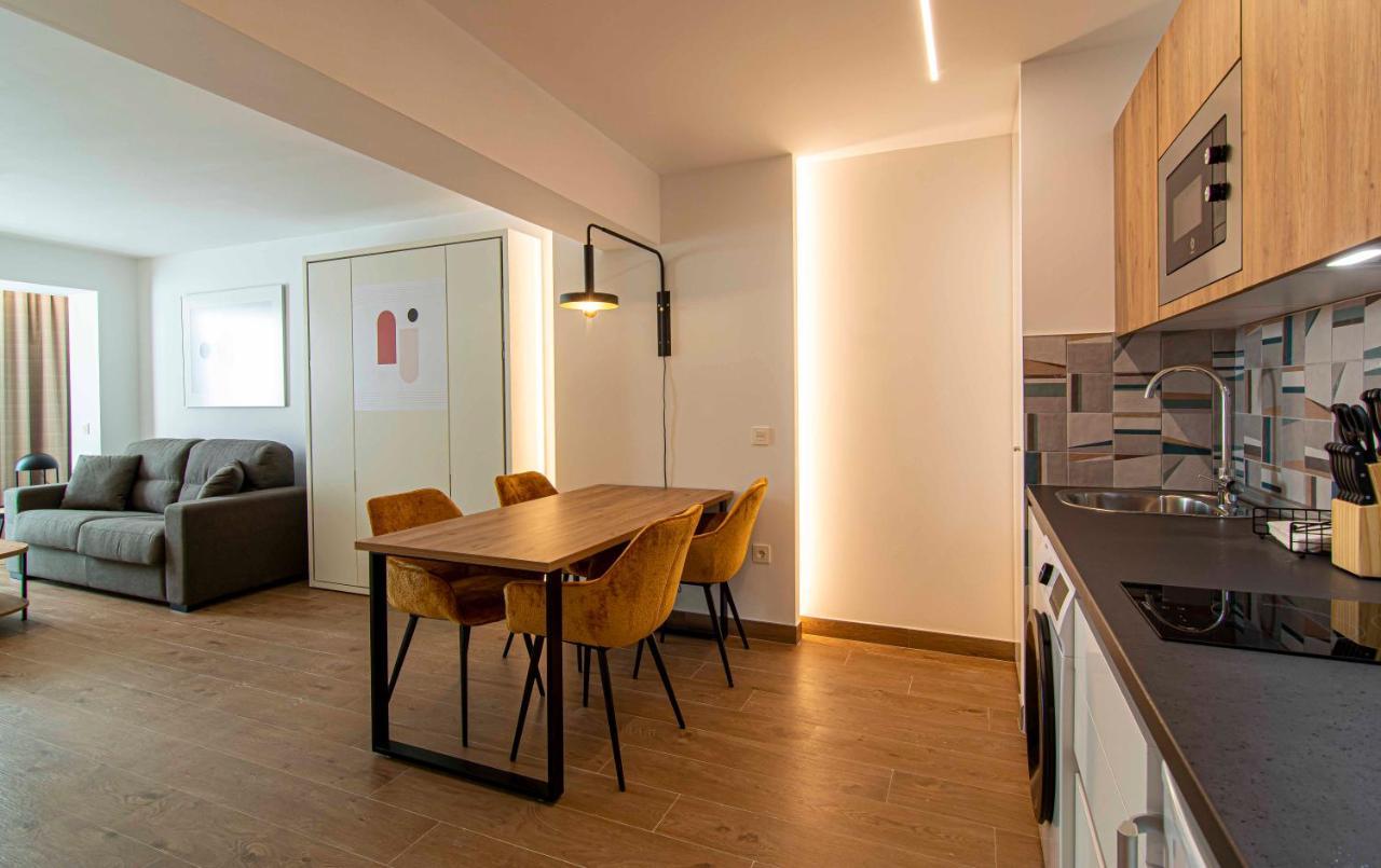 Apartamentos 1 Abril มาลากา ภายนอก รูปภาพ