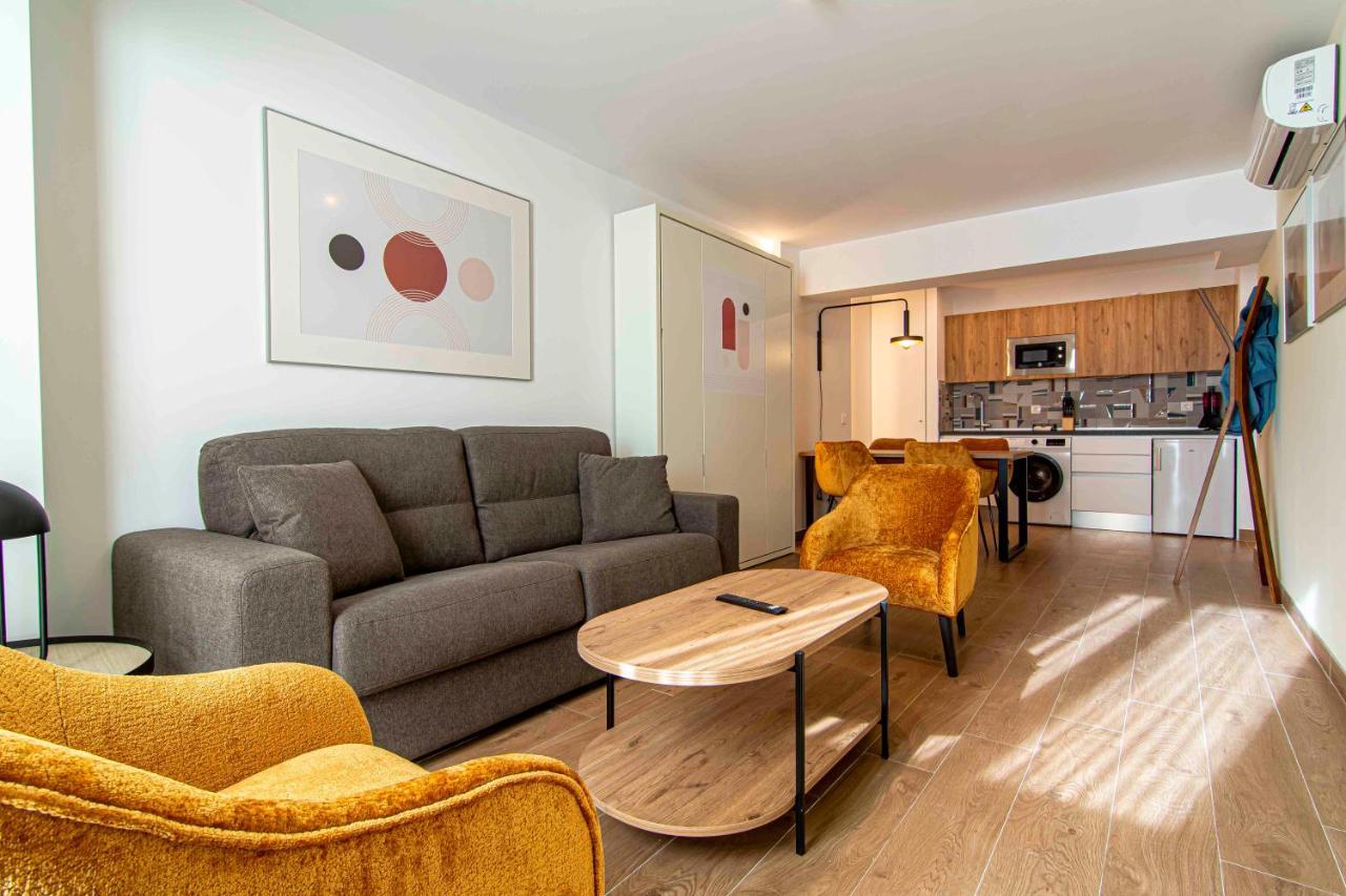 Apartamentos 1 Abril มาลากา ภายนอก รูปภาพ