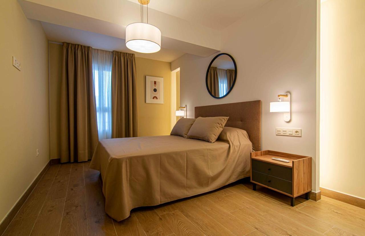 Apartamentos 1 Abril มาลากา ภายนอก รูปภาพ