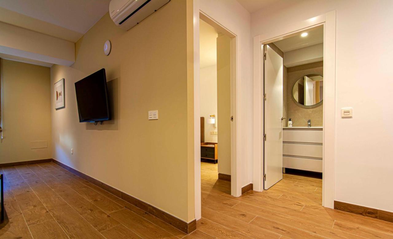 Apartamentos 1 Abril มาลากา ภายนอก รูปภาพ