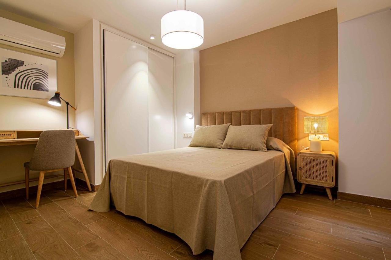 Apartamentos 1 Abril มาลากา ภายนอก รูปภาพ