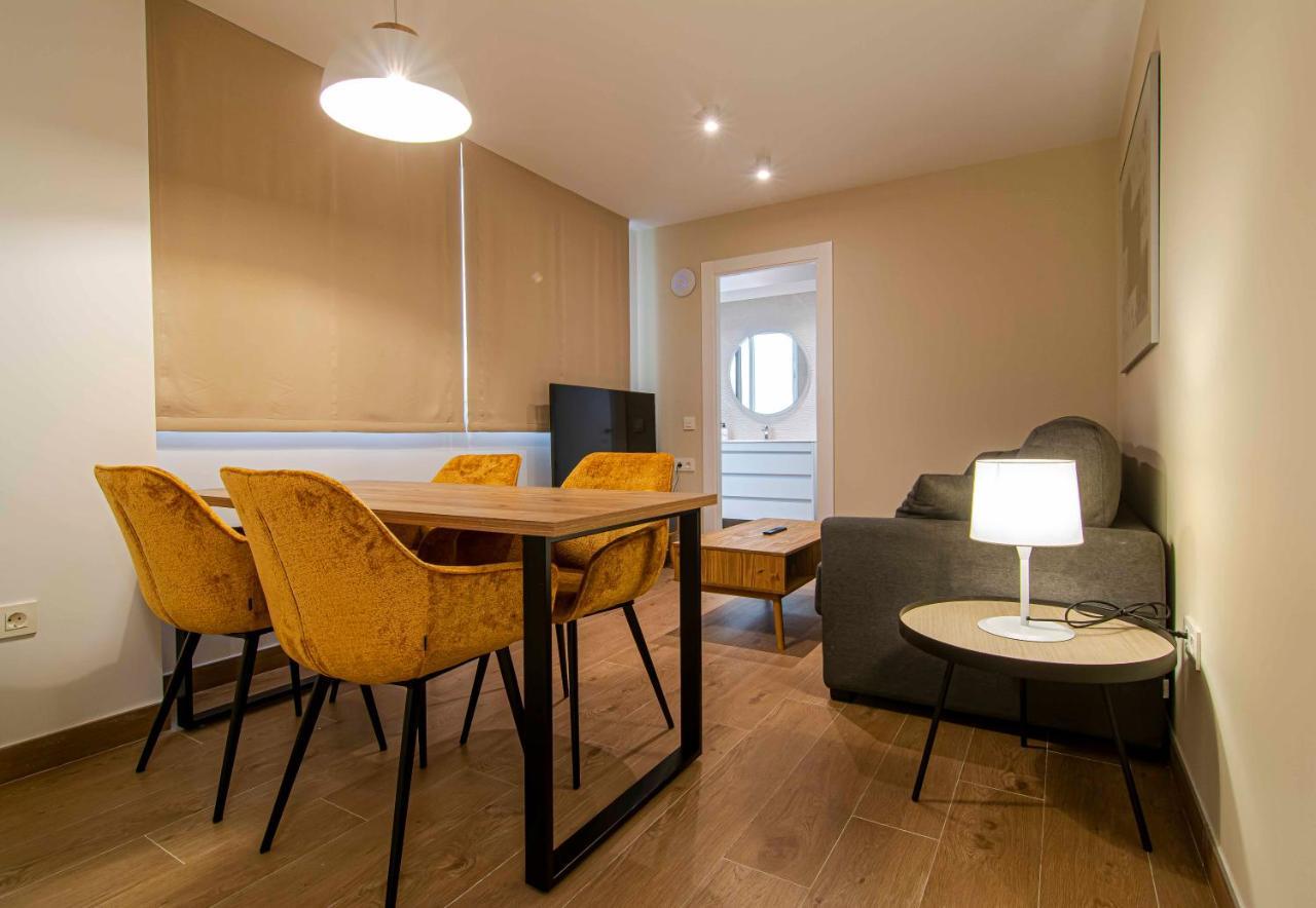 Apartamentos 1 Abril มาลากา ภายนอก รูปภาพ