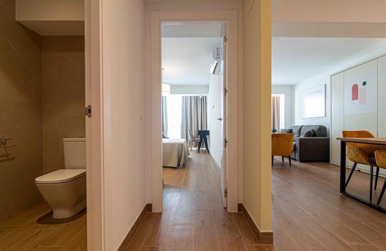 Apartamentos 1 Abril มาลากา ภายนอก รูปภาพ