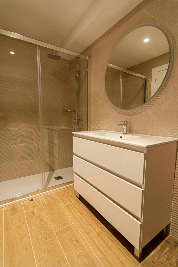 Apartamentos 1 Abril มาลากา ภายนอก รูปภาพ