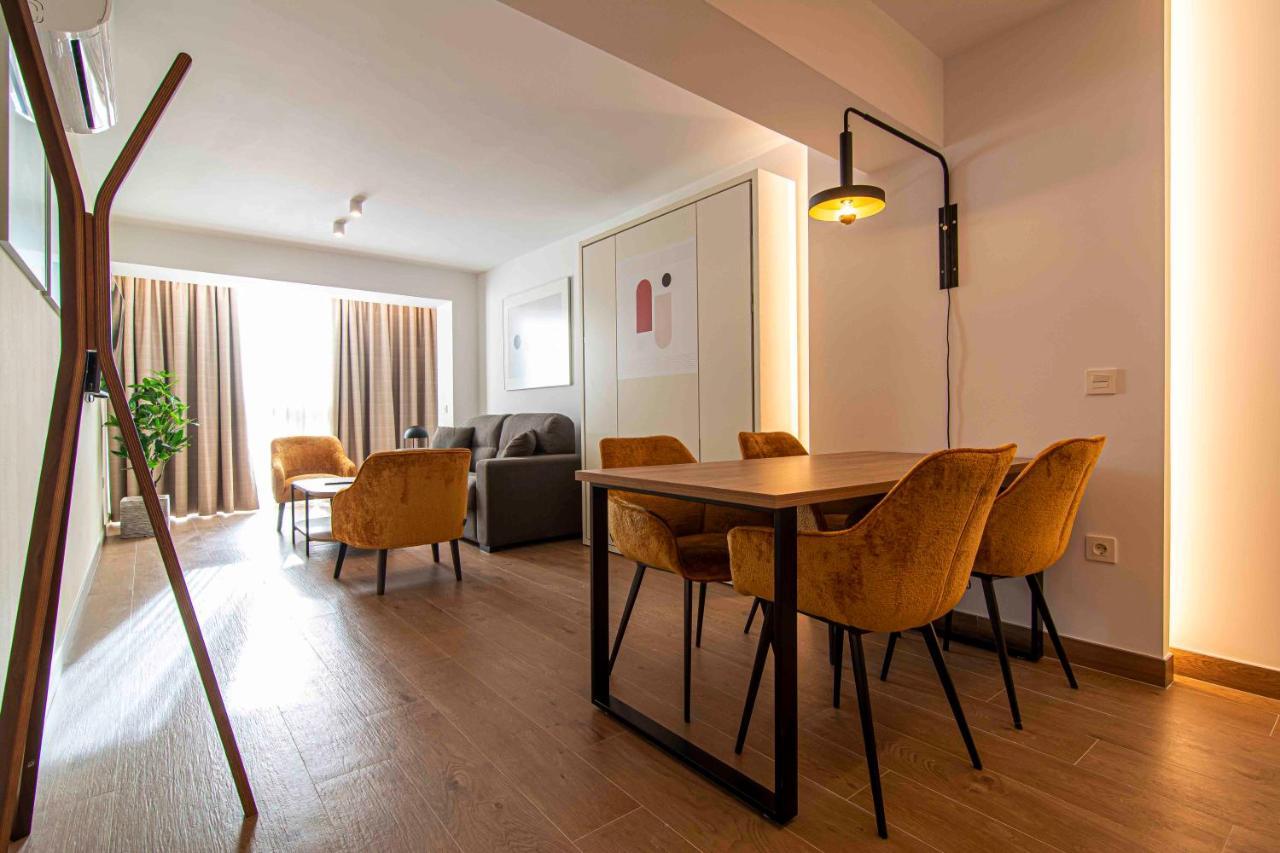 Apartamentos 1 Abril มาลากา ภายนอก รูปภาพ