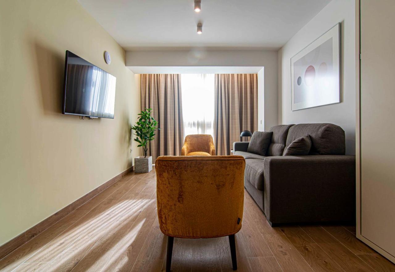Apartamentos 1 Abril มาลากา ภายนอก รูปภาพ