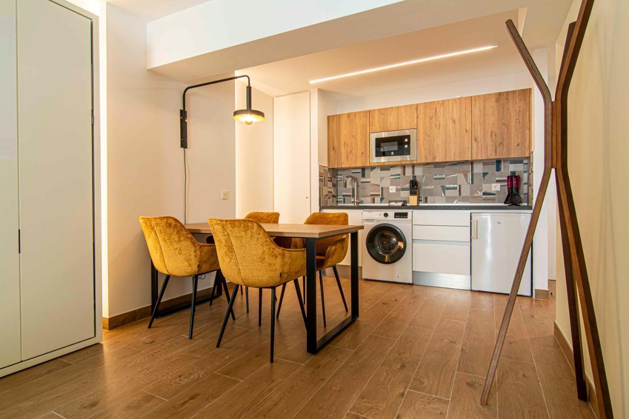 Apartamentos 1 Abril มาลากา ภายนอก รูปภาพ
