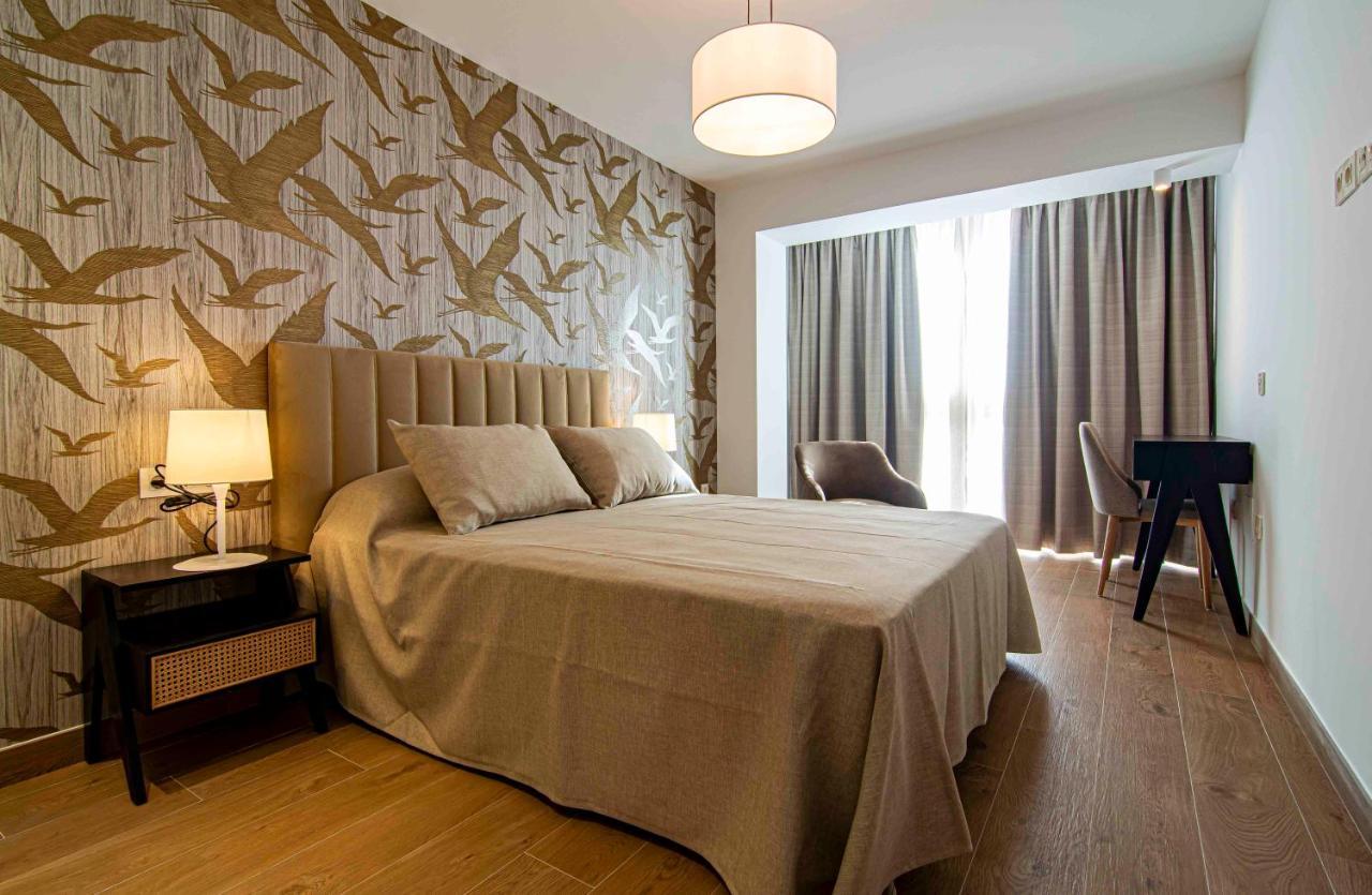 Apartamentos 1 Abril มาลากา ภายนอก รูปภาพ