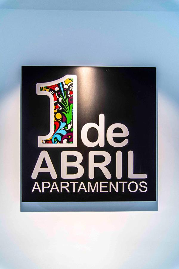Apartamentos 1 Abril มาลากา ภายนอก รูปภาพ