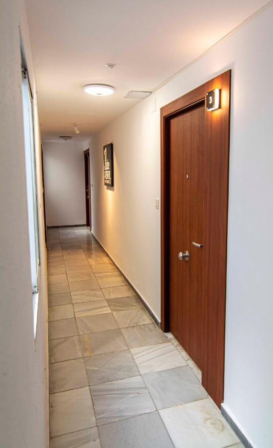 Apartamentos 1 Abril มาลากา ภายนอก รูปภาพ